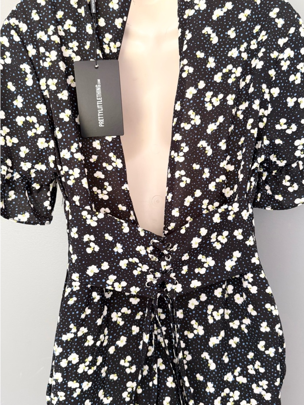 PrettyLittleThing Black w/blue polka dot Floral Ruffle Sleeve lightweight Dress - Picture 11 of 16